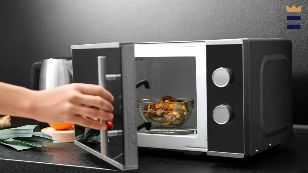With the right cooking supplies, college students can save precious dollars by making healthy meals in their dorm.